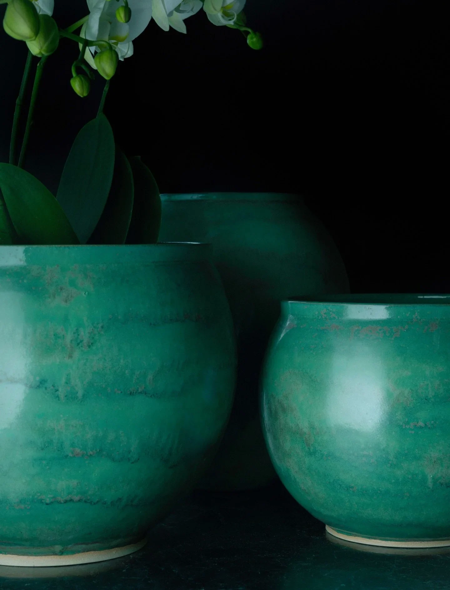Close-up of planters and vase set made for @kramer_und_kramer. Custom-developed jade glaze.

#ceramics #planter #interiordesign