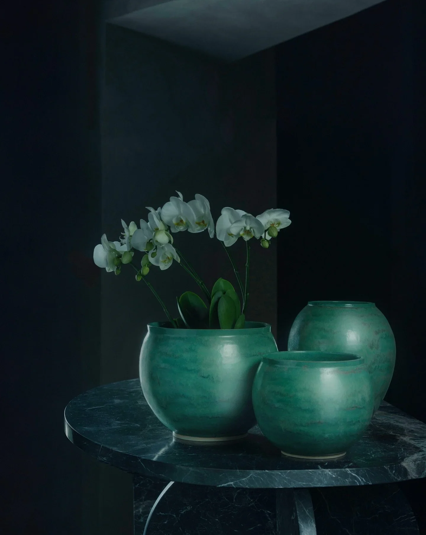Set of planters and a vase, made from white clay and custom-developed jade glaze. Available at @kramer_und_kramer 

Photo by Daniela Trost @danielatrost

#handmade #ceramics #planter #vase