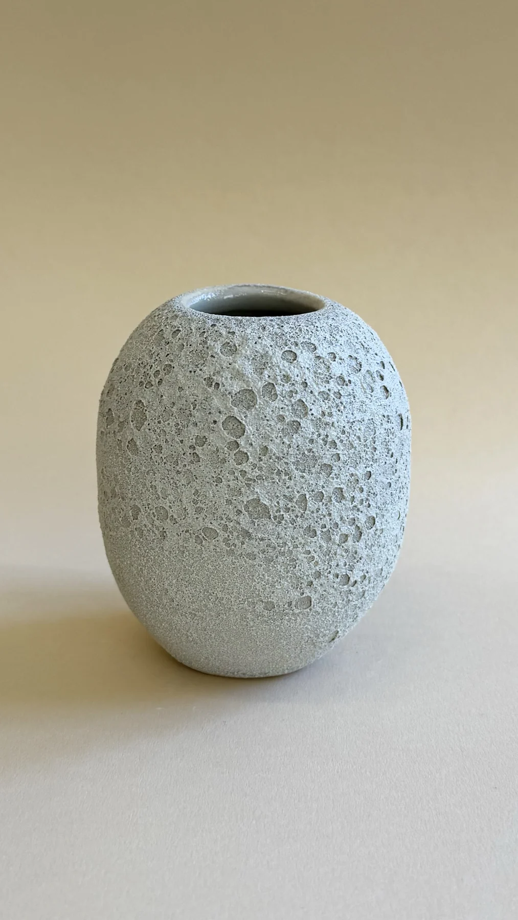 Textured light grey vase made by Martyna